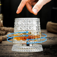 VORTIVA™ - Rotující křišťálová sklenice na whisky s broušeným vzorem